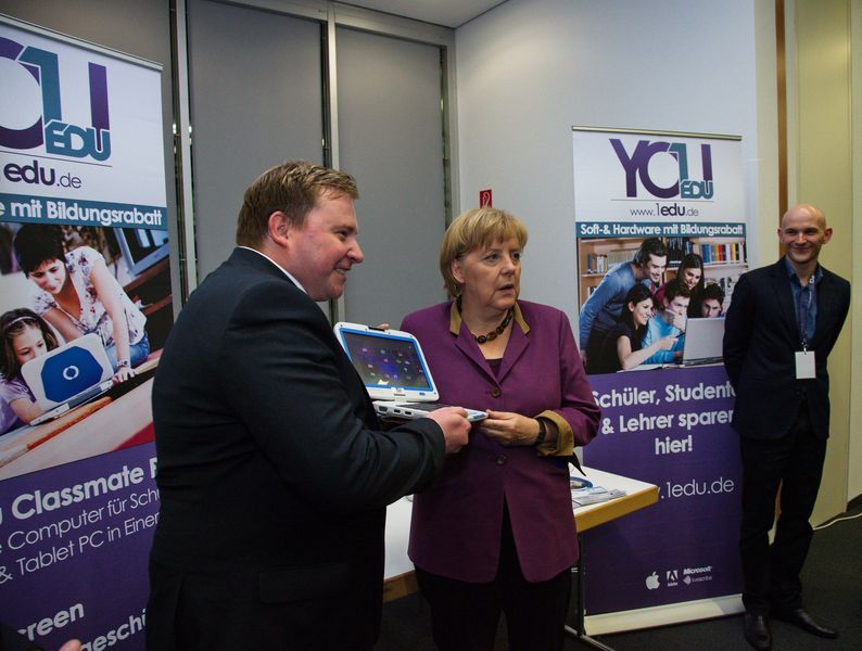 PR Storytelling – Bundeskanzlerin Angela Merkel und 1edu – Foto: Gregor Anthes